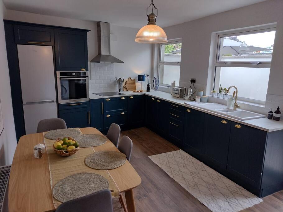 Apartmán White Birds Townhouse In Sligo Town Center Exteriér fotografie
